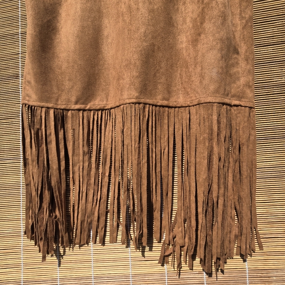 Faux Suede vest medium with fringe M - Picture 9 of 9